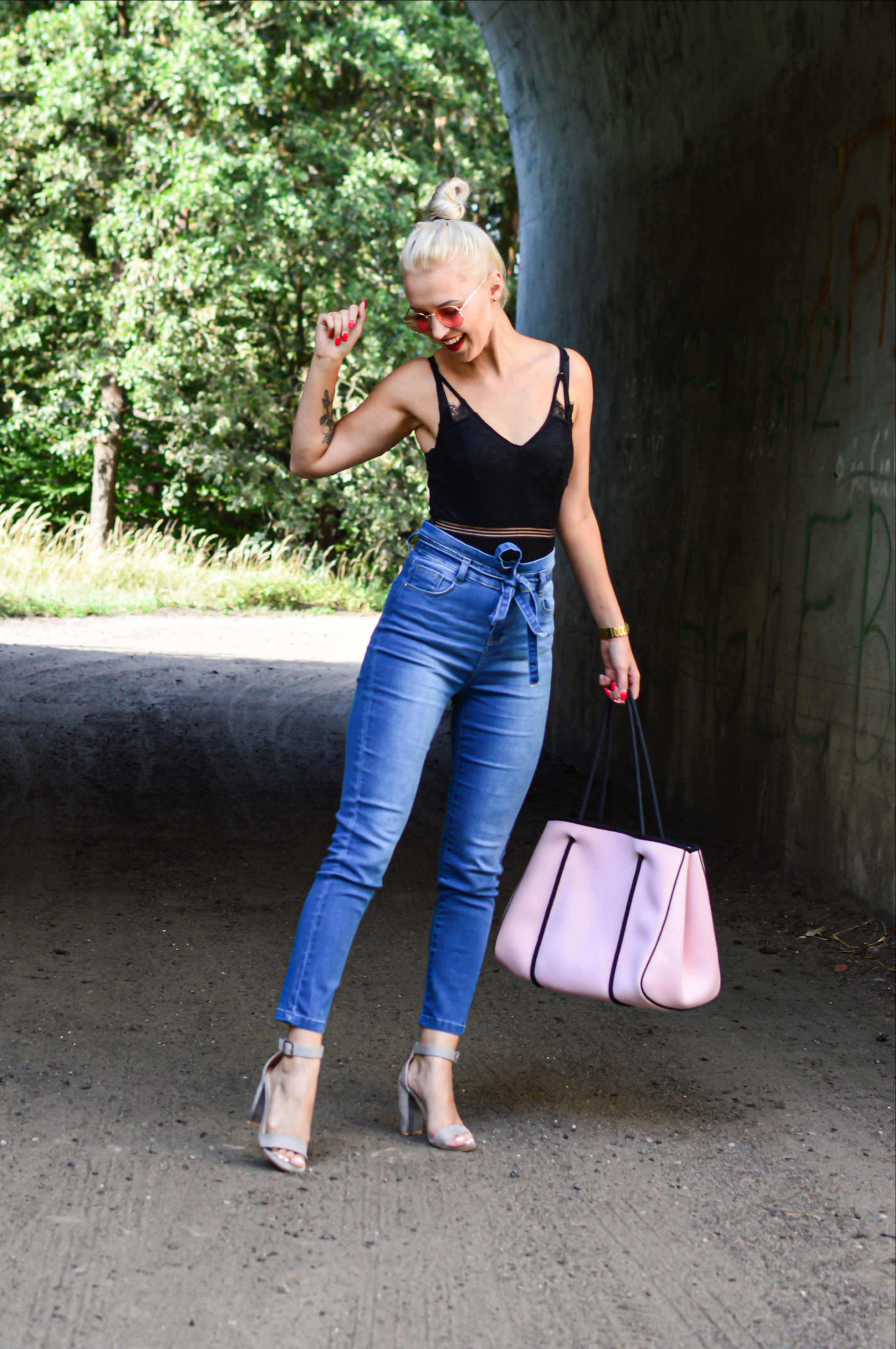 https://femmeluxefinery.co.uk/products/blue-ruffle-waist-super-skinny-jeans-sienna
